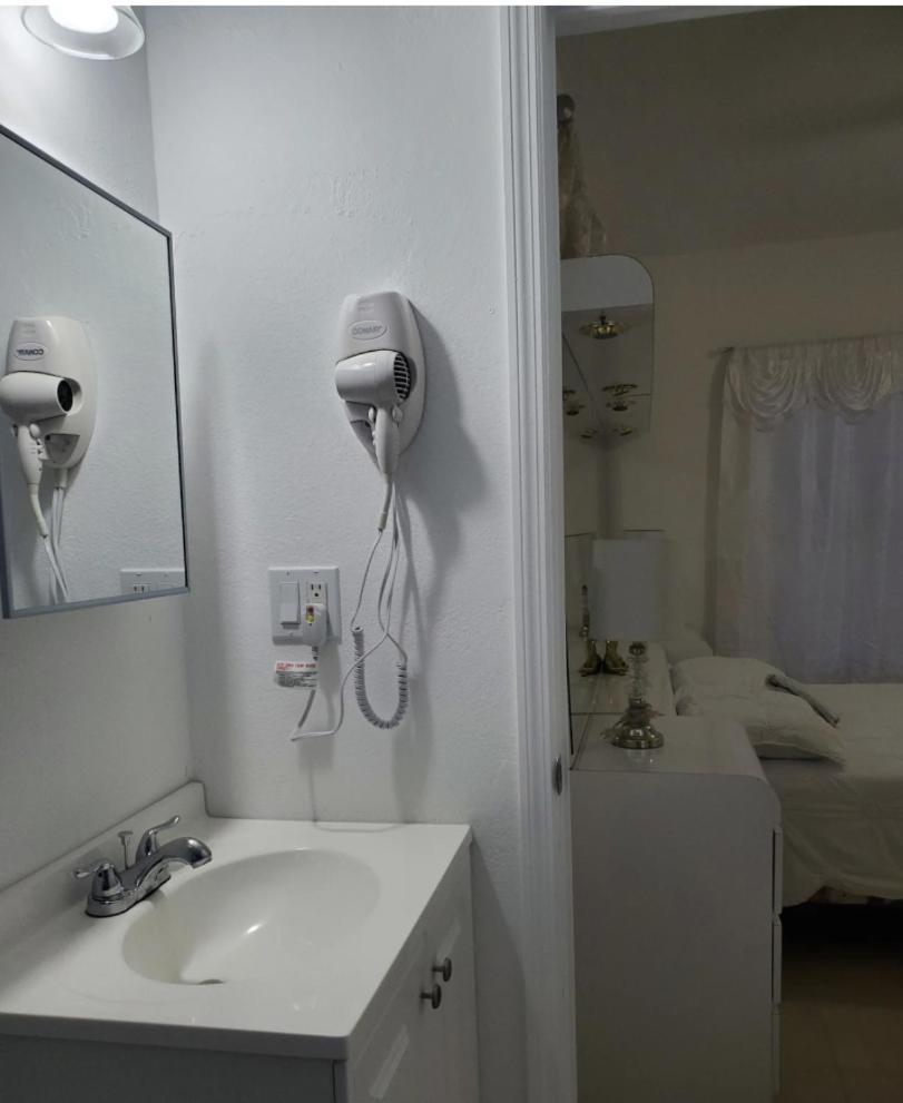 B1 Best Value On Private Bedroom With Private Bathroom In Little Havana, Маями Екстериор снимка
